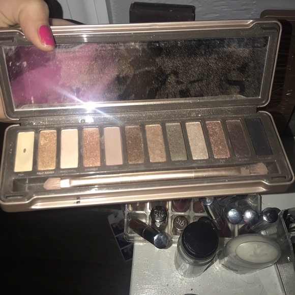 4 naked palettes. All used barely to none. - Picture 4 of 5